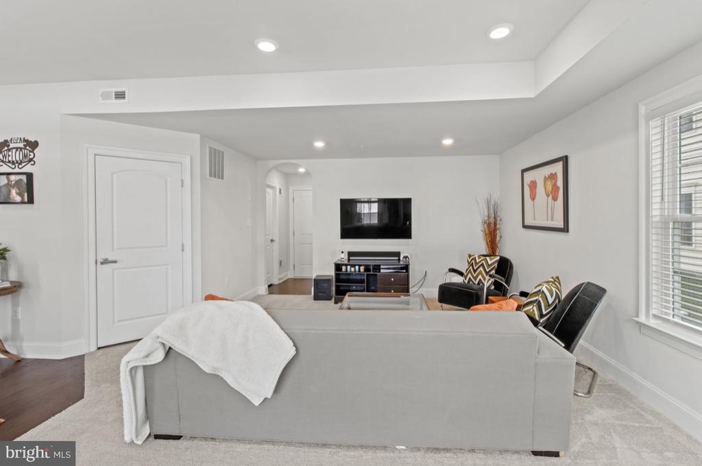 510 CLIFF LANE