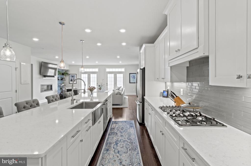 510 CLIFF LANE