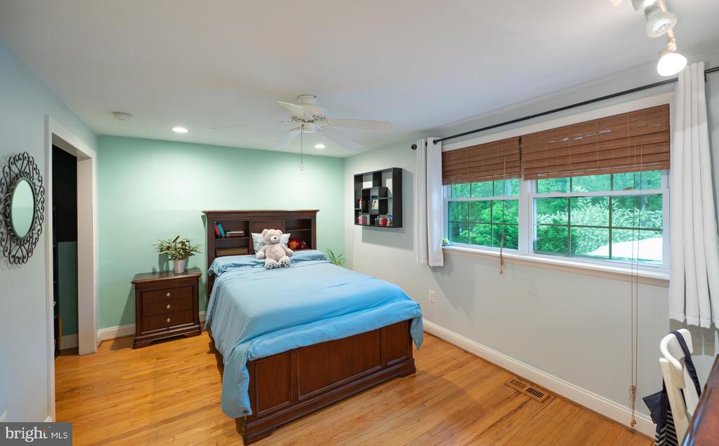 496 BLACK SWAN LANE