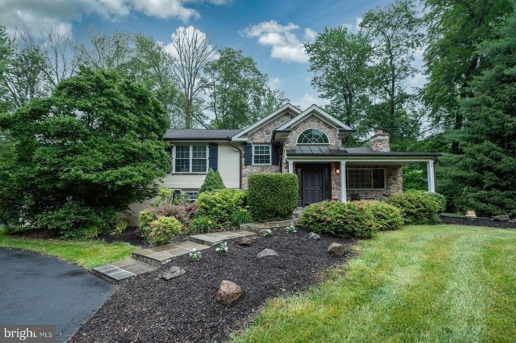 496 BLACK SWAN LANE
