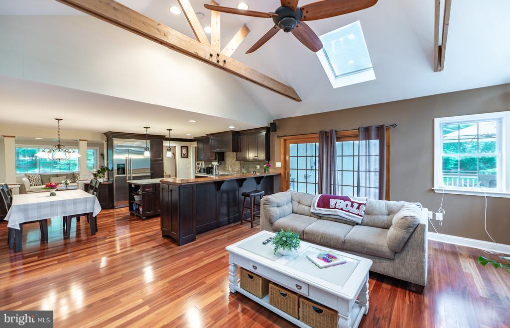 496 BLACK SWAN LANE