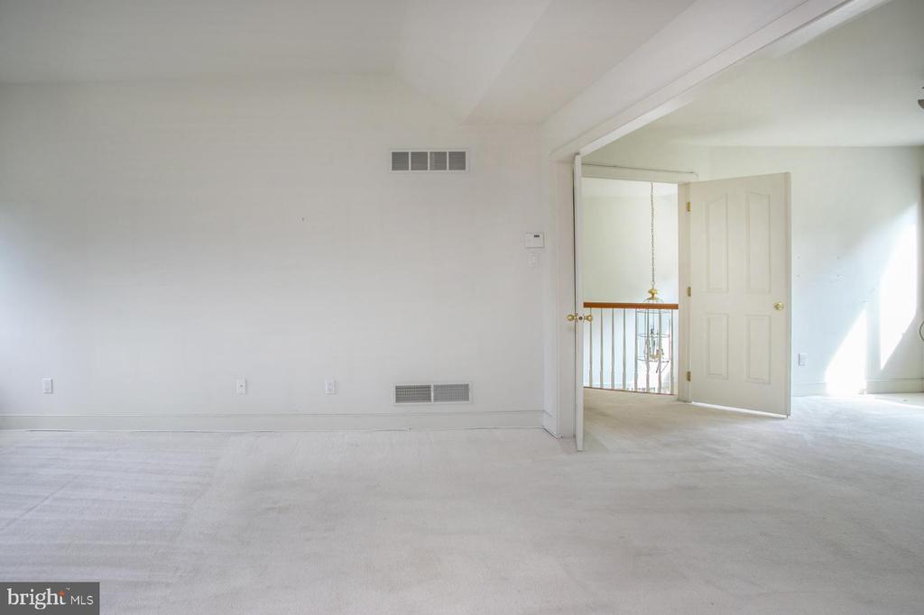 5034 BRITTANY LANE