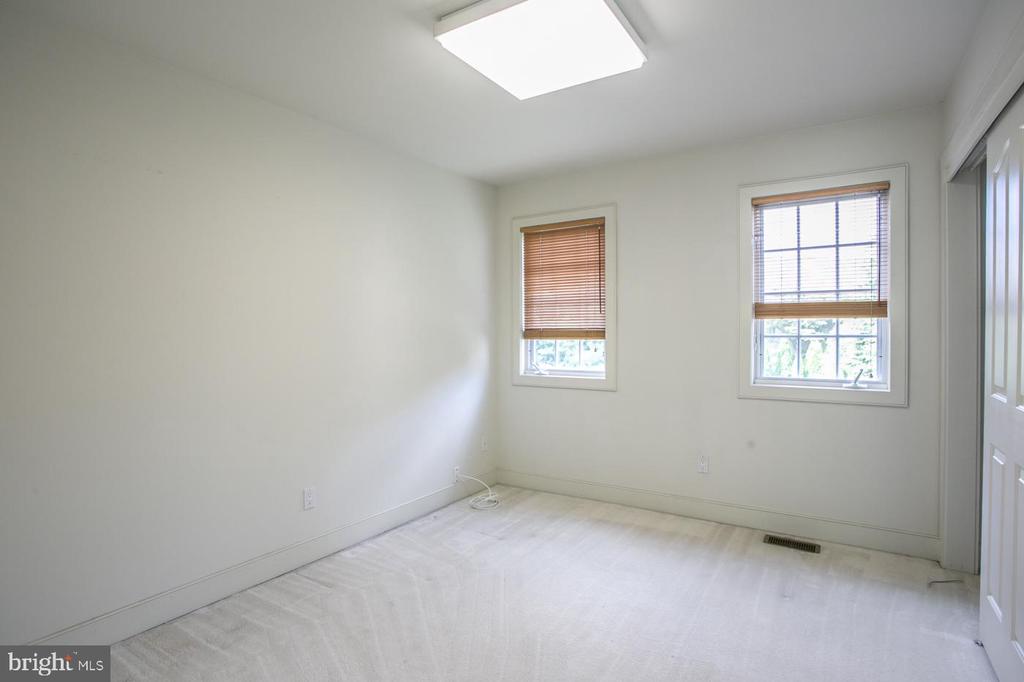 5034 BRITTANY LANE