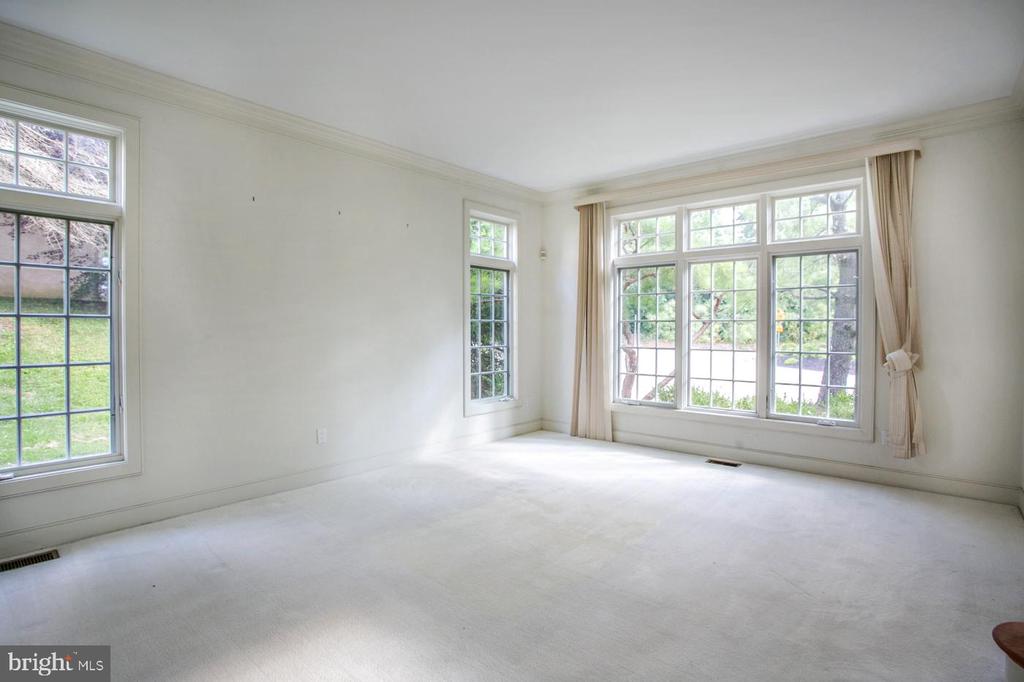 5034 BRITTANY LANE