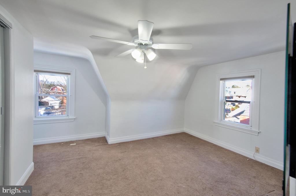 827 AUBREY AVENUE
