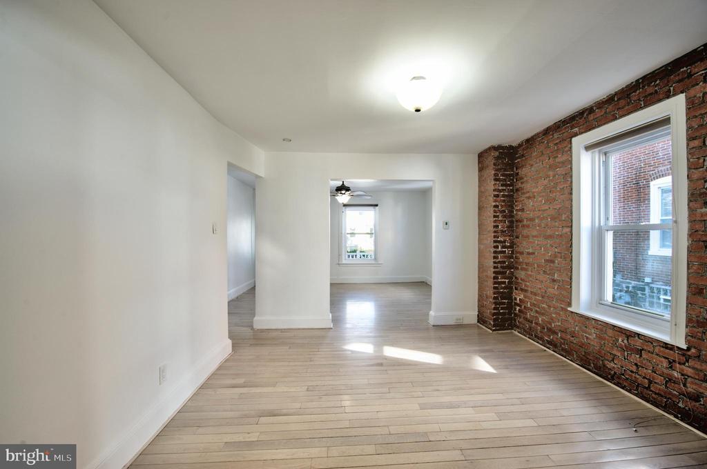 827 AUBREY AVENUE