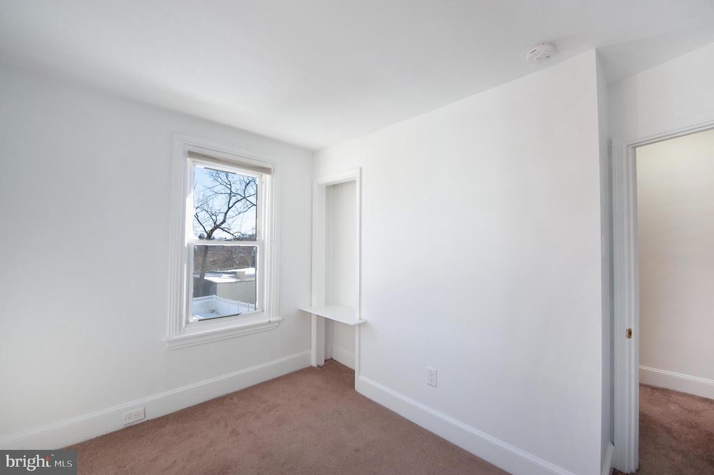 827 AUBREY AVENUE