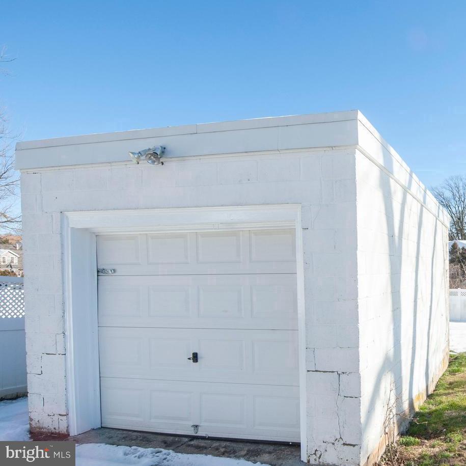827 AUBREY AVENUE