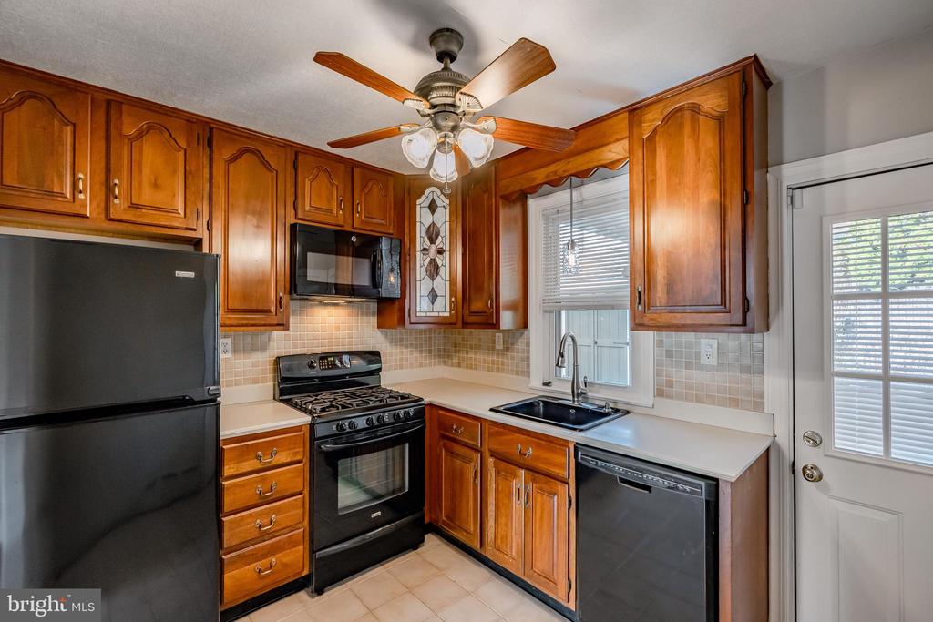228 IVY ROCK LANE