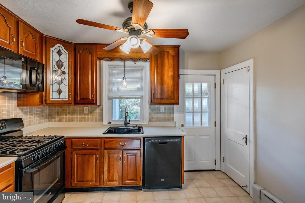 228 IVY ROCK LANE