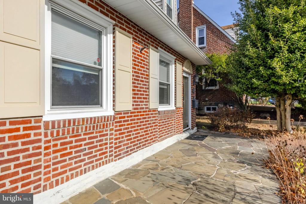 228 IVY ROCK LANE