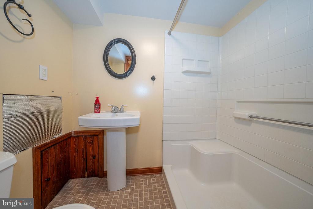 228 IVY ROCK LANE