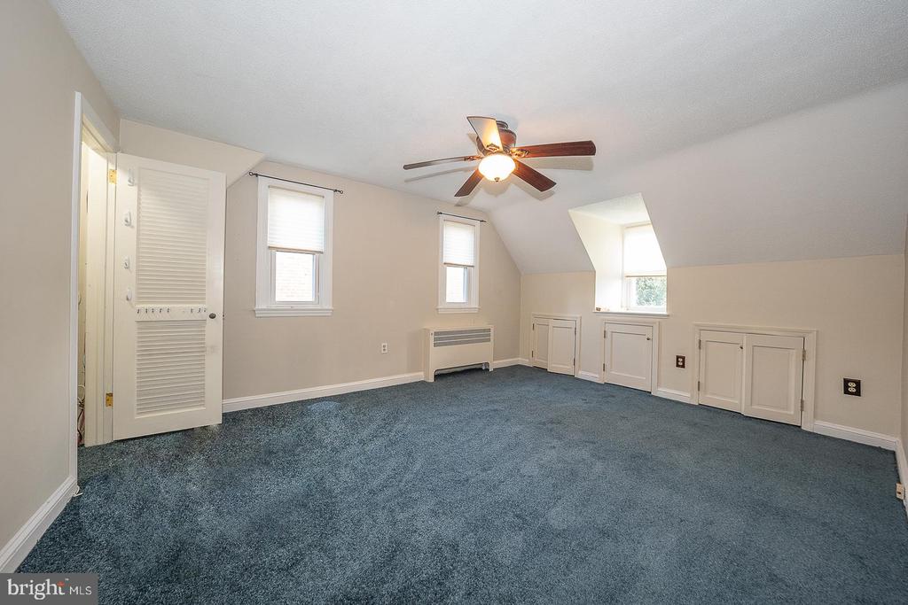 228 IVY ROCK LANE