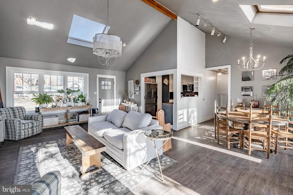 1245 CENTER ROAD