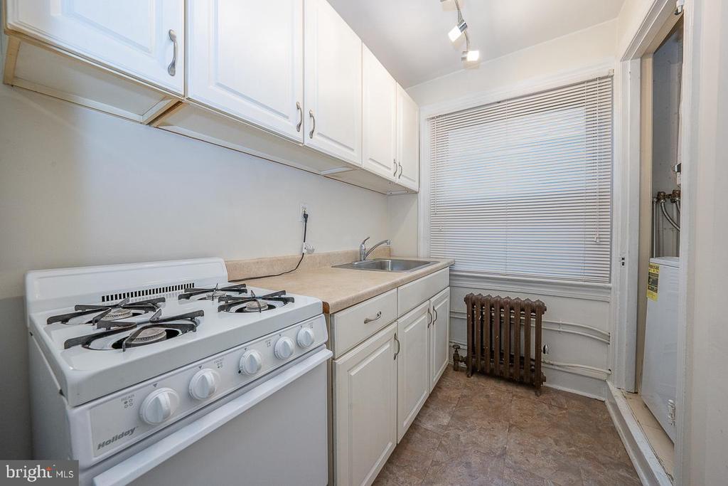 105 S WAYNE AVENUE Unit: 2ND FLOOR