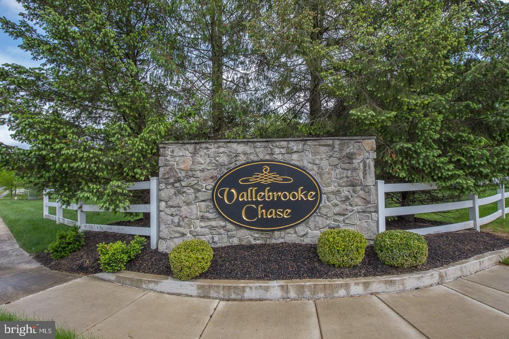 621 CHRISTOPHER LANE