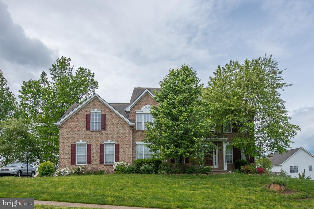 621 CHRISTOPHER LANE
