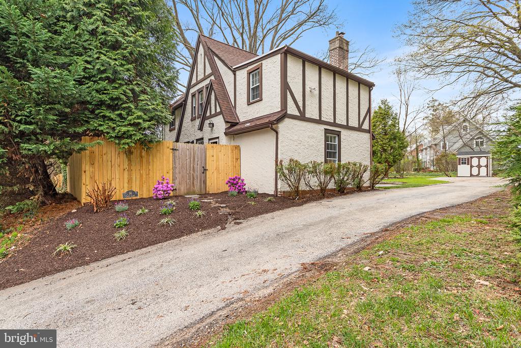 14 CREST LANE