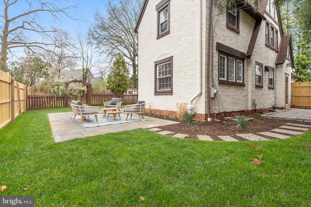 14 CREST LANE