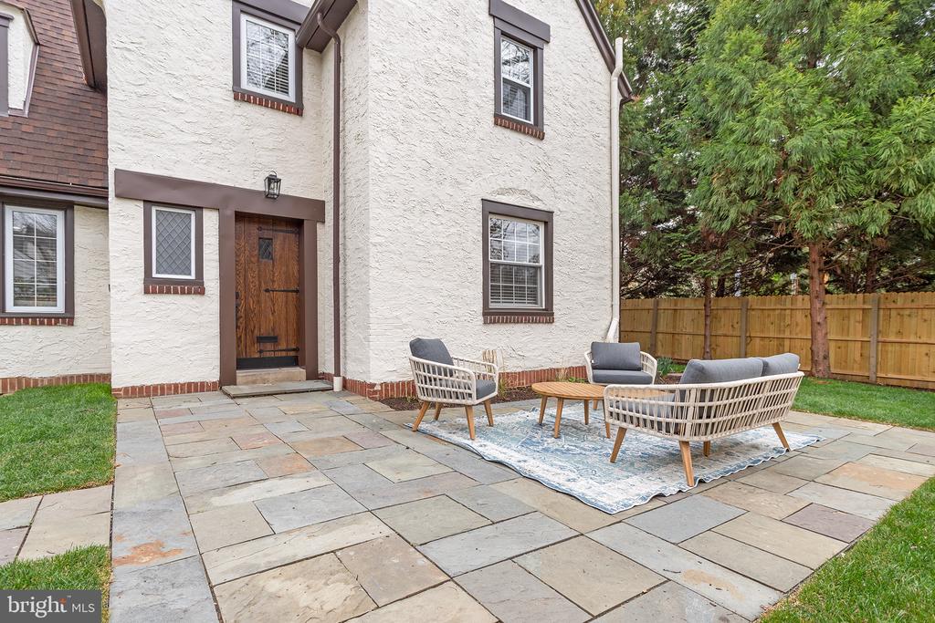 14 CREST LANE