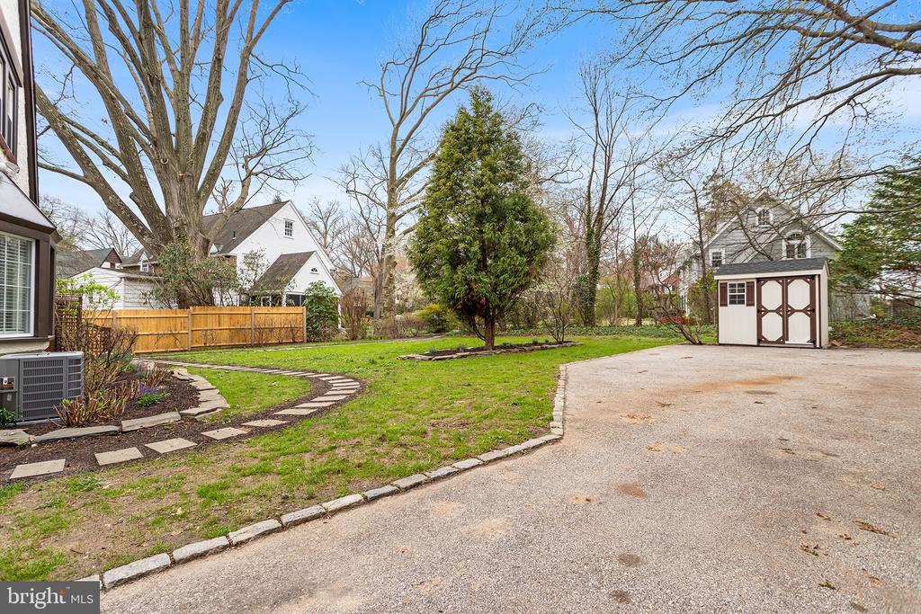 14 CREST LANE