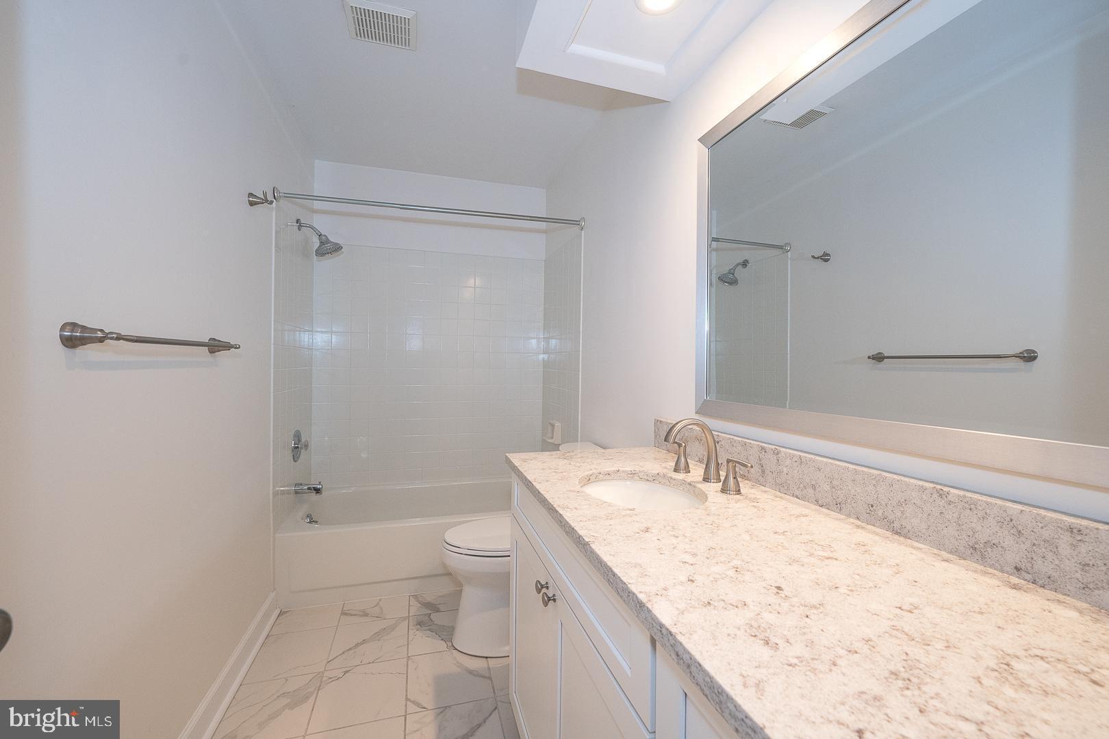 1380 PUTNAM BOULEVARD 4