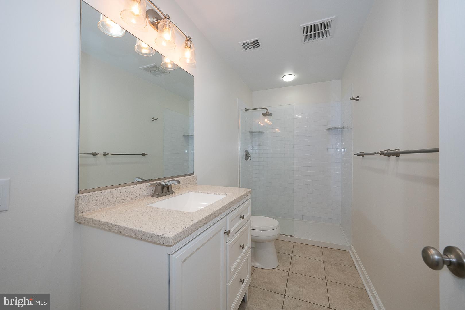1380 PUTNAM BOULEVARD 4