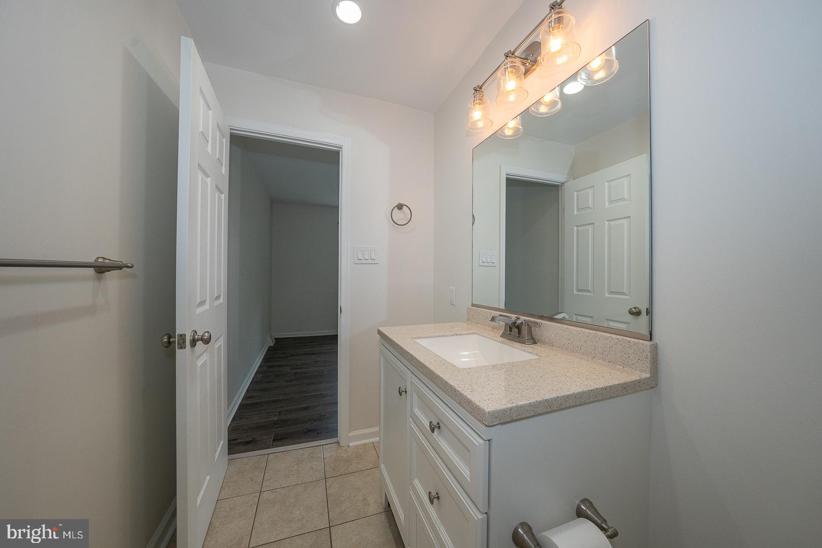 1380 PUTNAM BOULEVARD 4