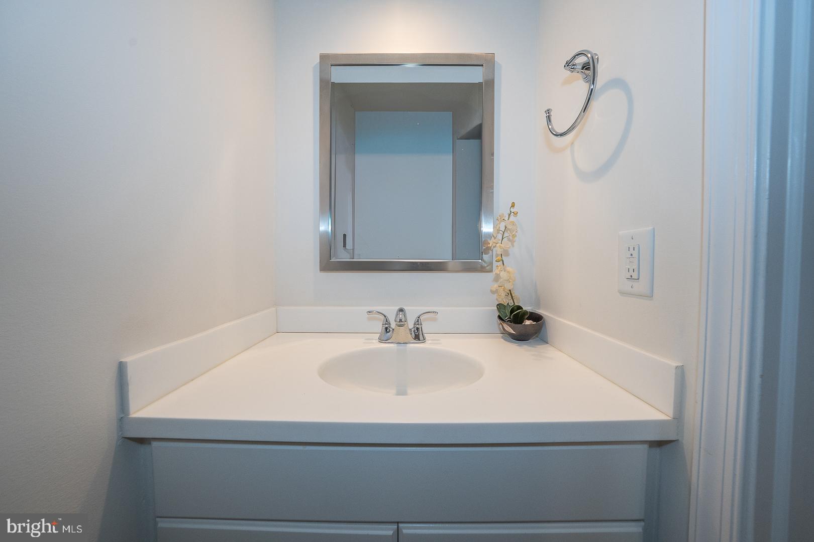 1380 PUTNAM BOULEVARD 4