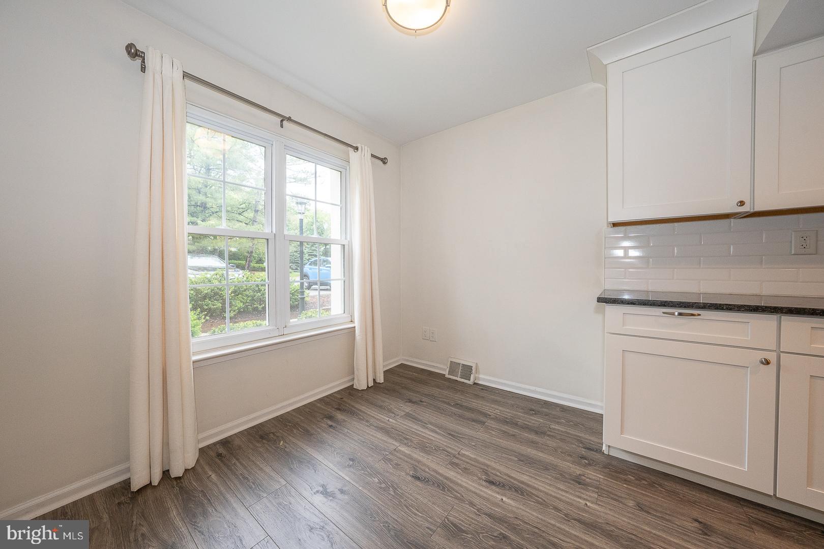1380 PUTNAM BOULEVARD 4