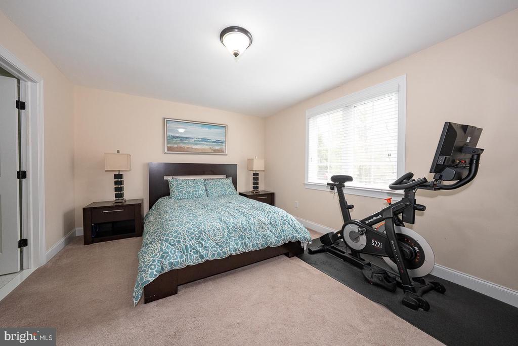407 VALLEY GLEN DRIVE