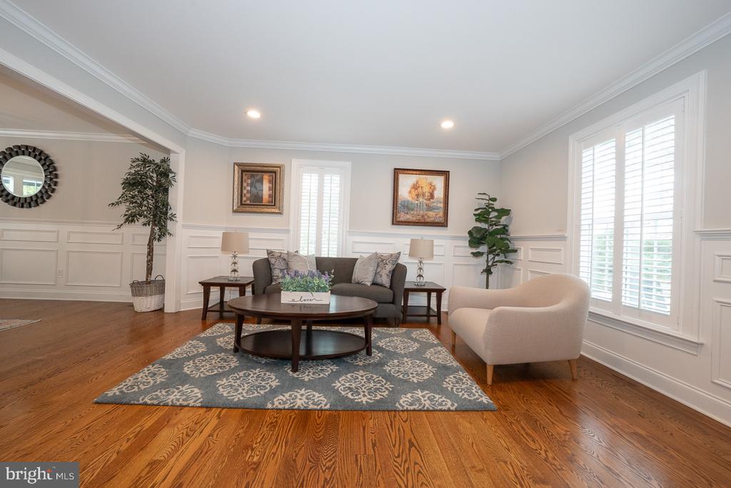 407 VALLEY GLEN DRIVE