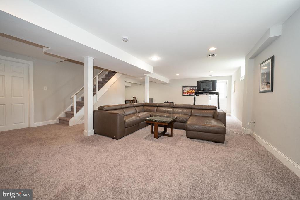 407 VALLEY GLEN DRIVE