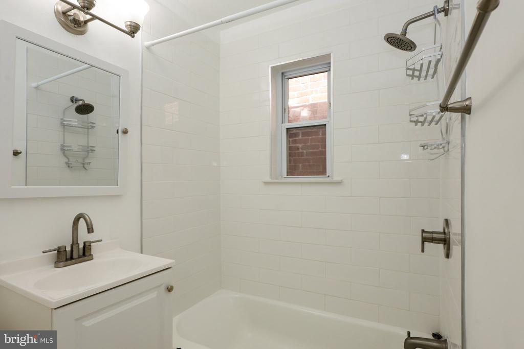 105 S WAYNE AVENUE Unit: 2ND FLOOR