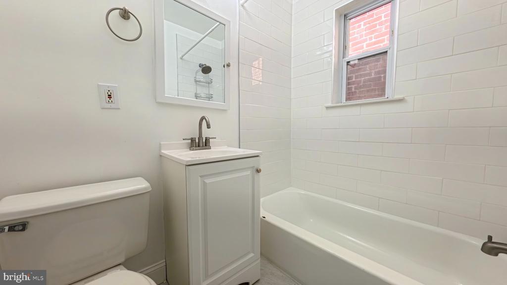 105 S WAYNE AVENUE Unit: 2ND FLOOR