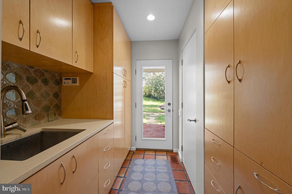1131 SPRINGMONT CIRCLE