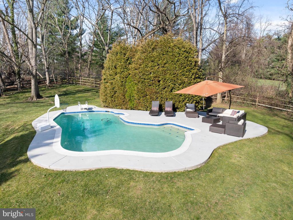 1131 SPRINGMONT CIRCLE