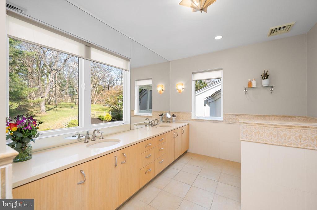 1131 SPRINGMONT CIRCLE
