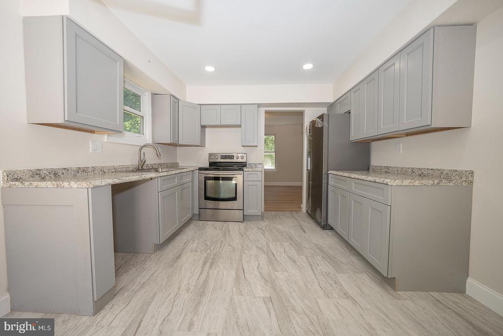 2129 BARNWOOD CIRCLE
