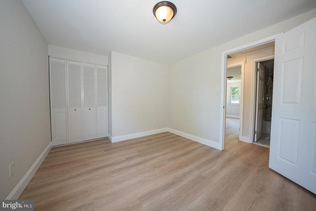 2129 BARNWOOD CIRCLE