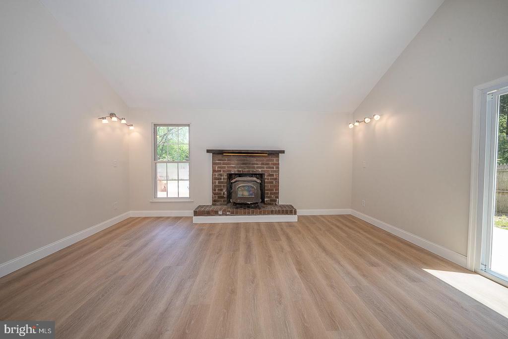 2129 BARNWOOD CIRCLE