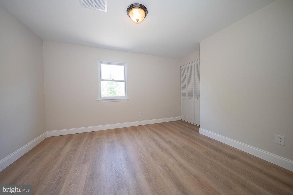2129 BARNWOOD CIRCLE