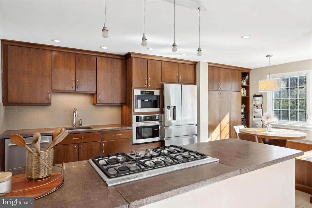 111 E DARTMOUTH ROAD