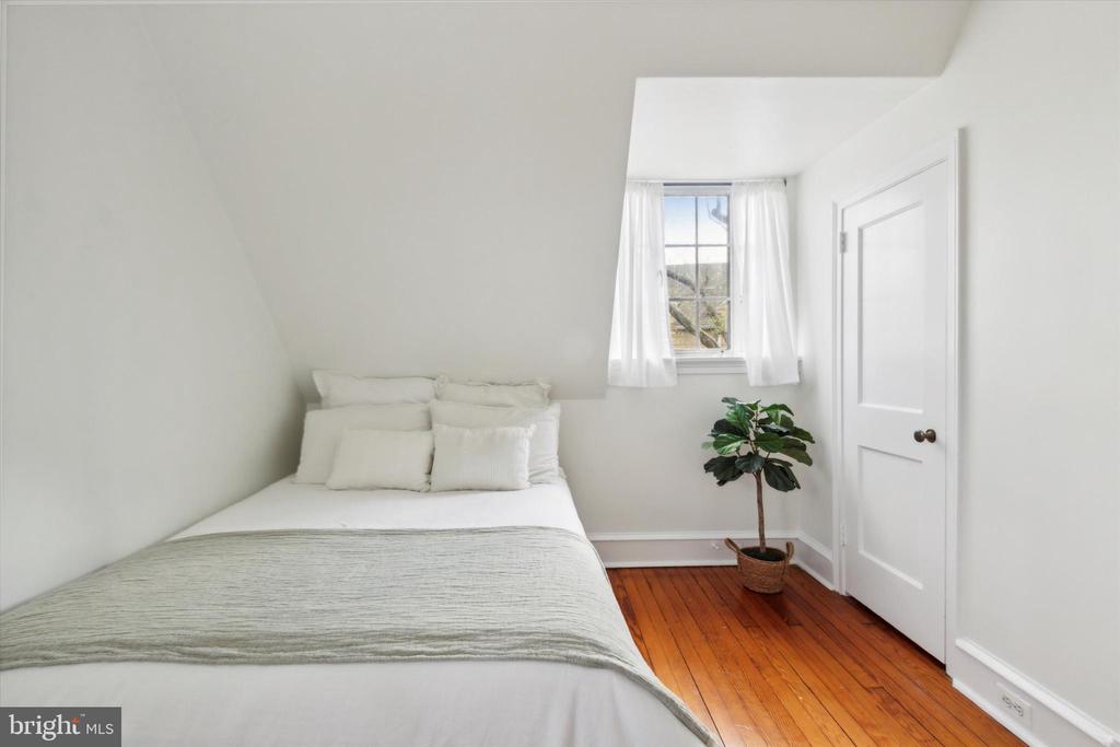 111 E DARTMOUTH ROAD