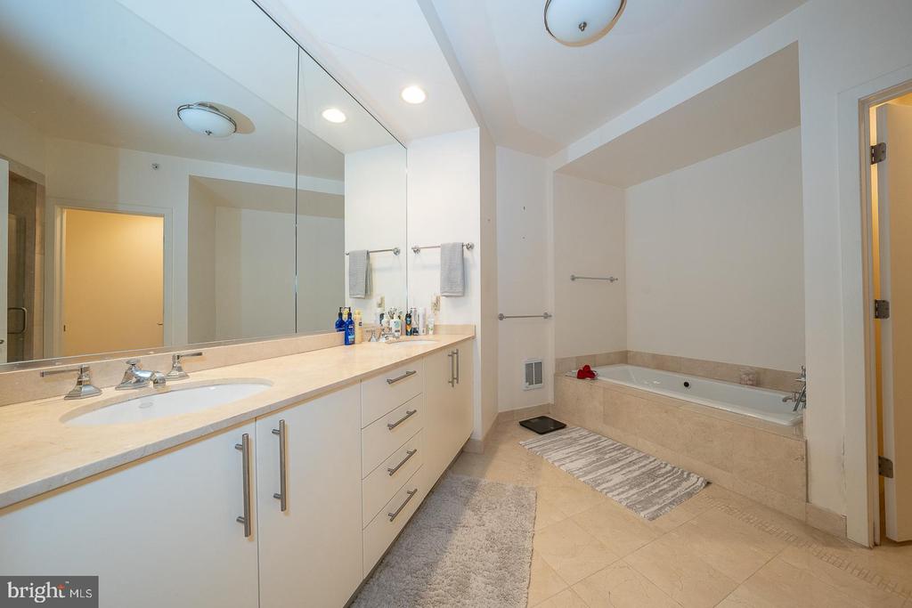 190 PRESIDENTIAL BOULEVARD Unit: 507