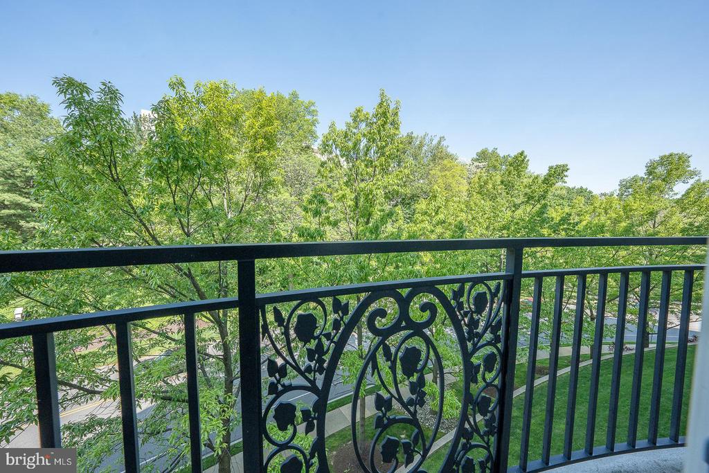 190 PRESIDENTIAL BOULEVARD Unit: 507