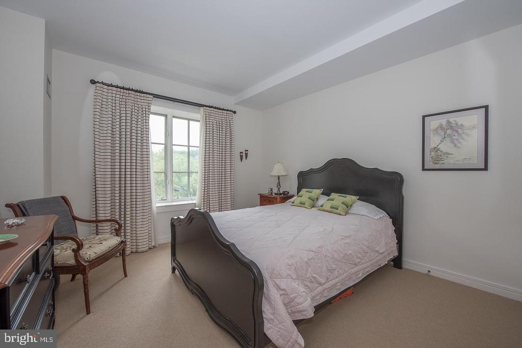 190 PRESIDENTIAL BOULEVARD Unit: 415