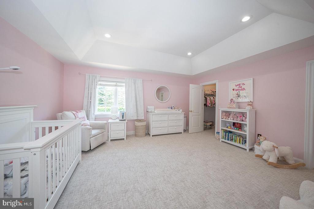 365 GREENWOOD COURT