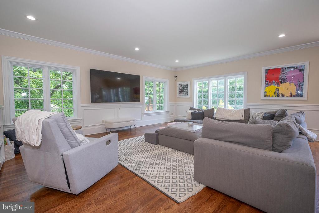 365 GREENWOOD COURT