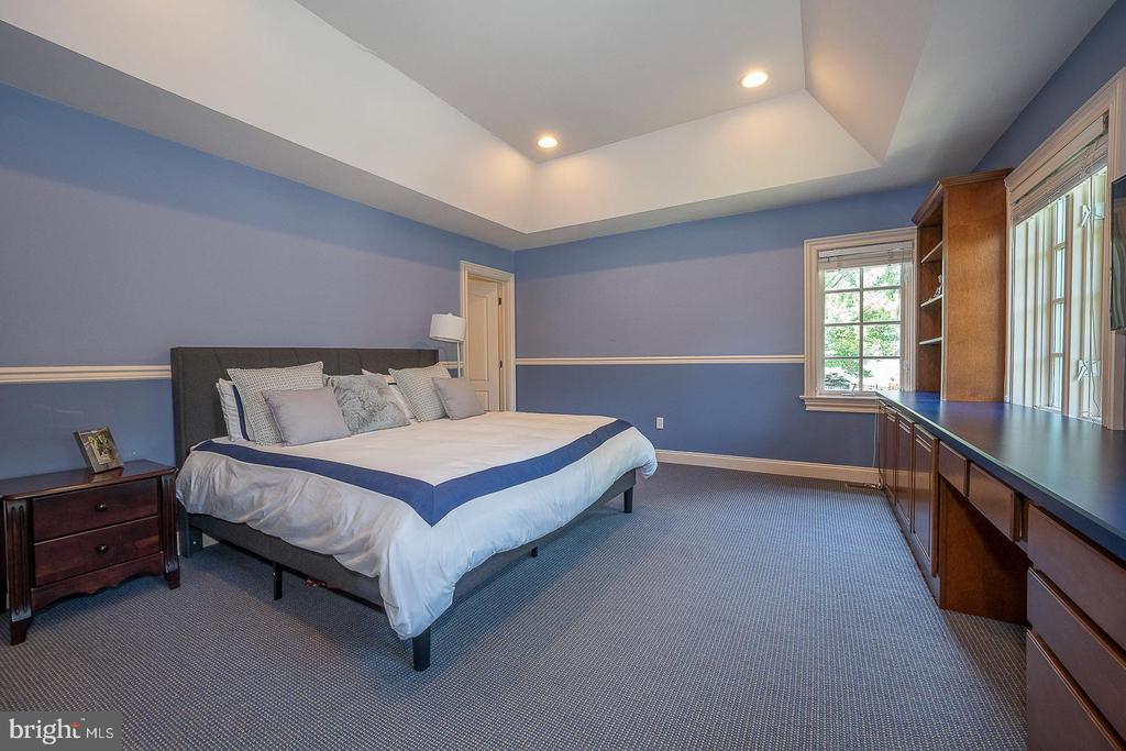 365 GREENWOOD COURT